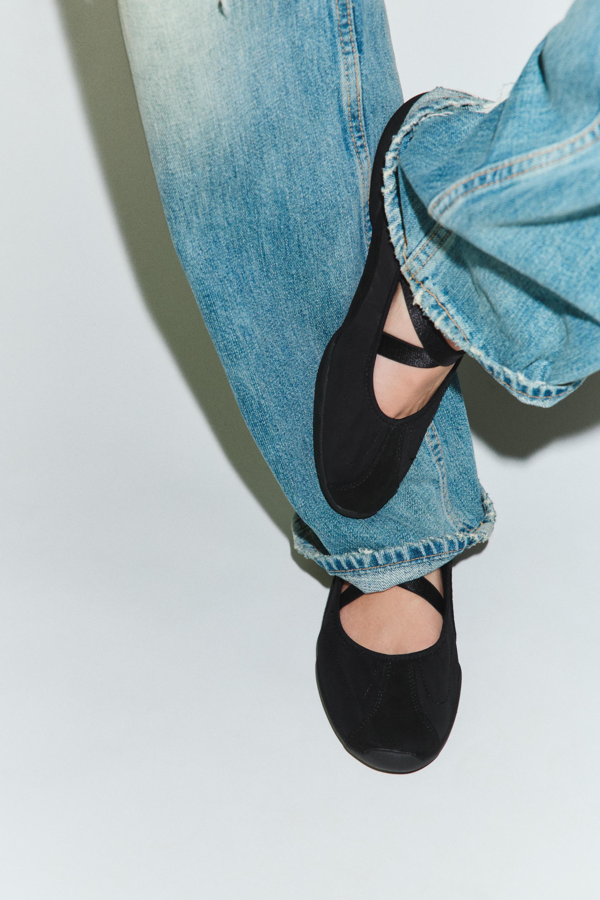SPORTY BALLET FLATS WITH ELASTIC STRAPS